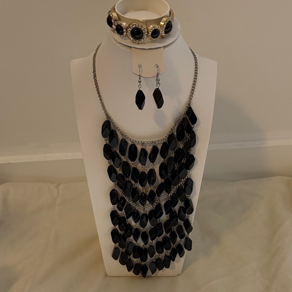 Chic Black Necklace and Earring Set